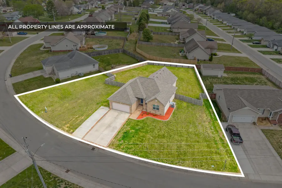 421 Simon St, Hopkinsville, KY 42240 - #2