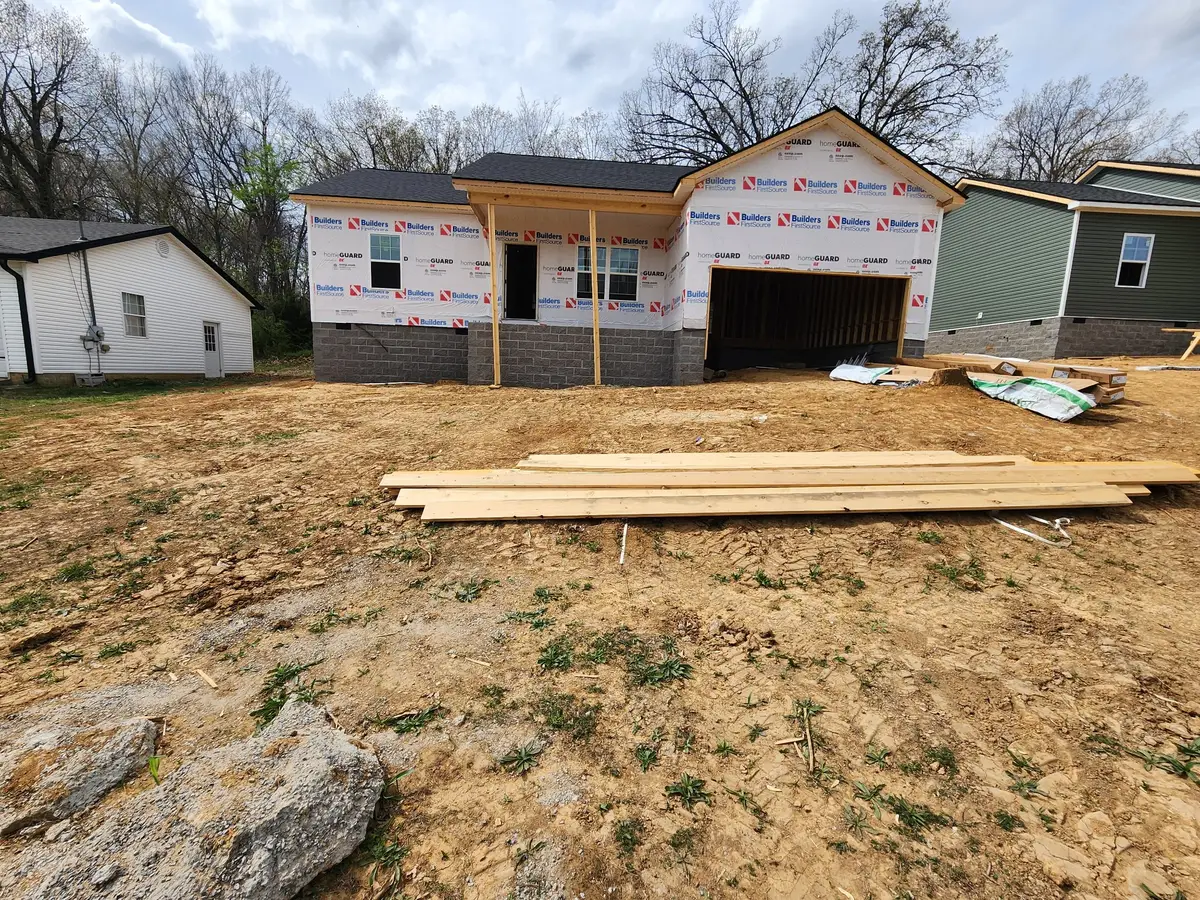 318 Pine Hill Dr, Hopkinsville, KY 42240 - #1