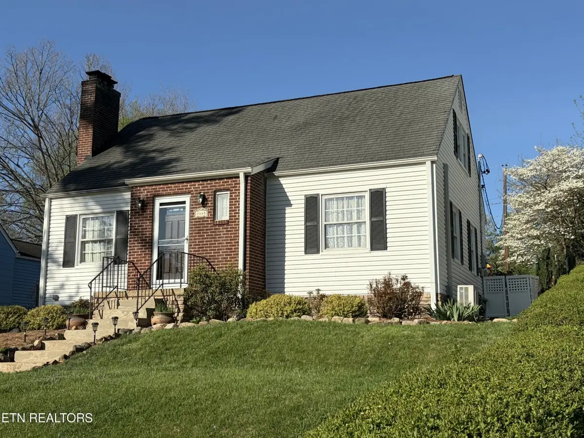 2445 Kennington Rd, Knoxville, TN 37917 - #1