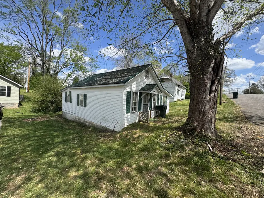 501 W Chestnut St, Dickson, TN 37055 - #3