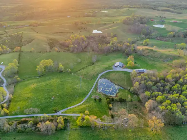 389 Great Valley Ln, Livingston, TN 38570