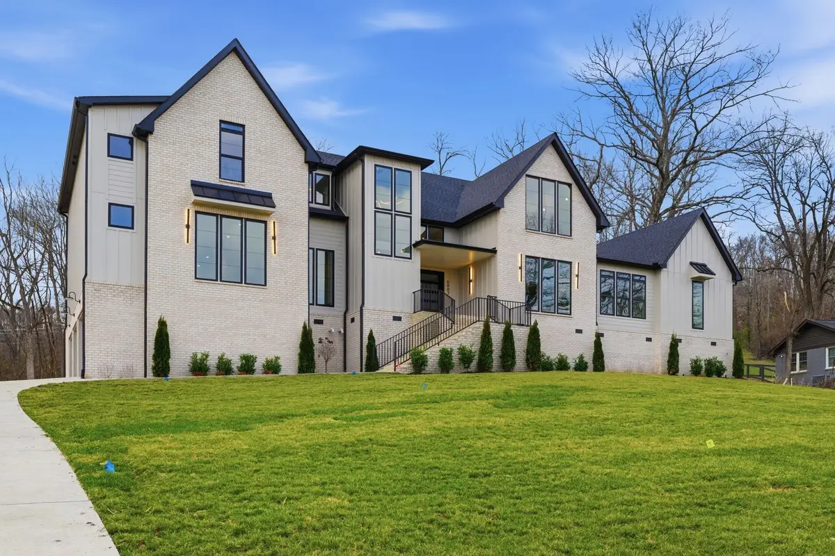 6807 Pennywell Dr, Nashville, TN 37205 - #1