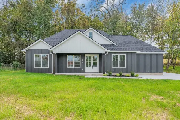 421 Sherwood Dr, McMinnville, TN 37110