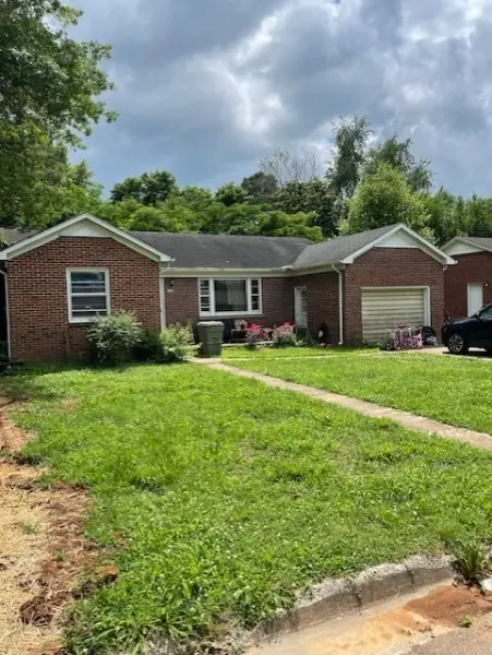 607 4th St, Lawrenceburg, TN 38464