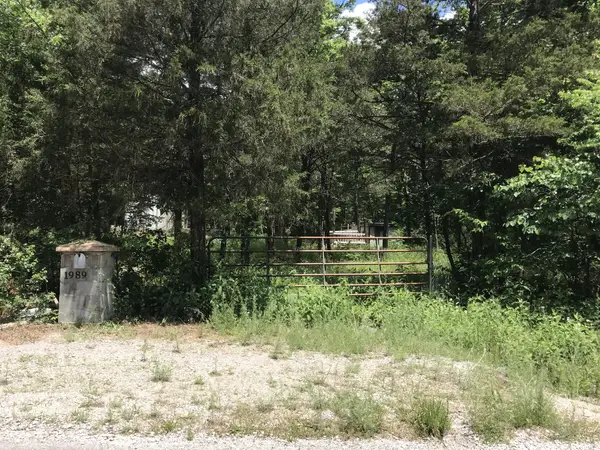 1989 Luther Sharp Rd, Columbia, TN 38401