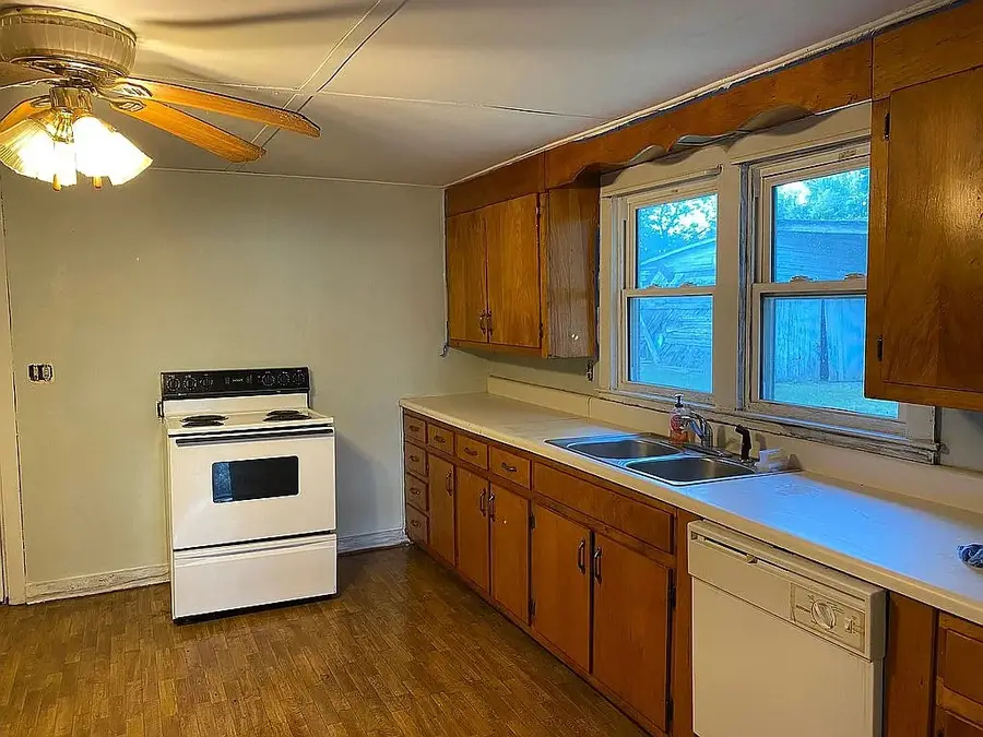 314 S Oak St, Hohenwald, TN 38462 - #3