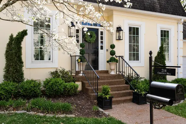 214 Chestnut Hill Dr, Nashville, TN 37215