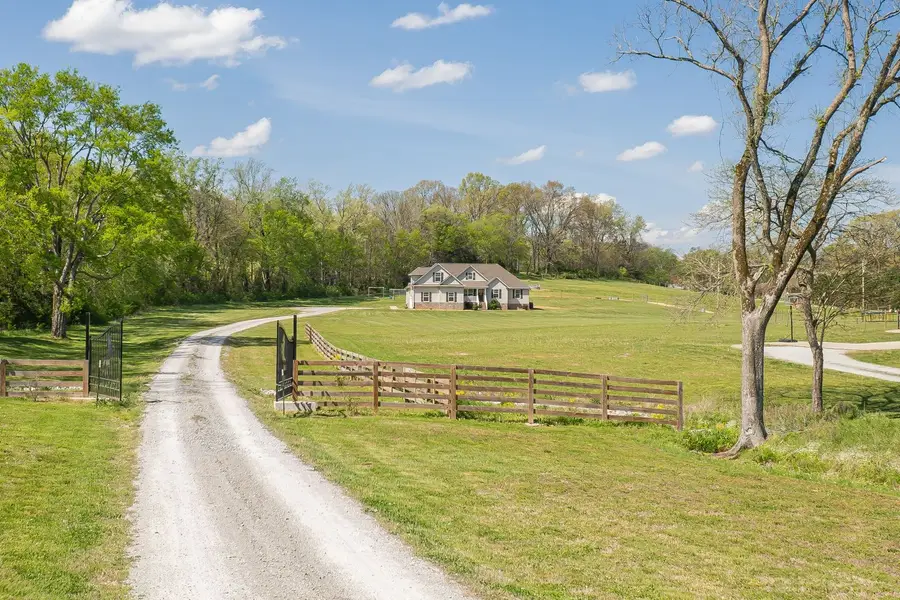 3036 Valley Creek Rd, Culleoka, TN 38451 - #3