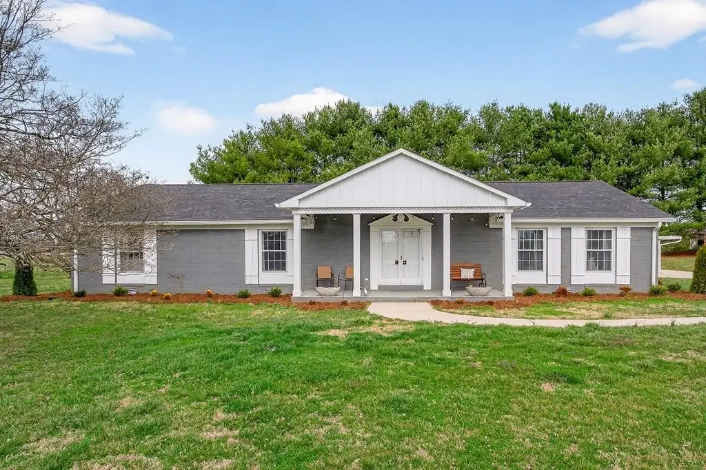 212 Oakland Dr, Sparta, TN 38583 - #1