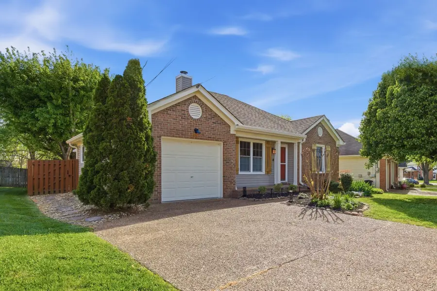 322 N Birchwood Dr, Hendersonville, TN 37075 - #2