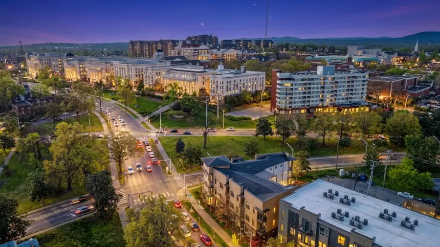 1700 Belcourt Ave #301, Nashville, TN 37212 - #2