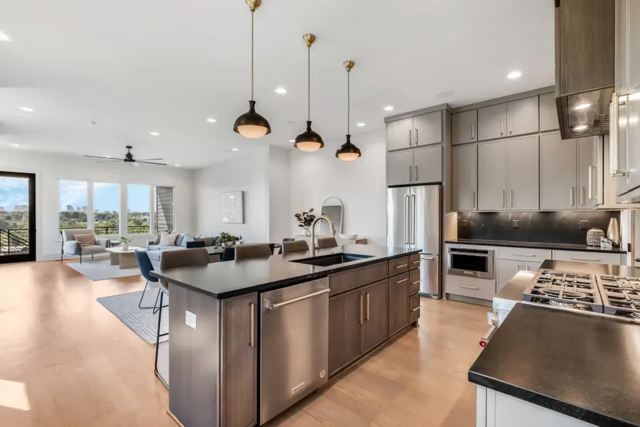 2118 Cliff Dr, Nashville, TN 37218 - #2