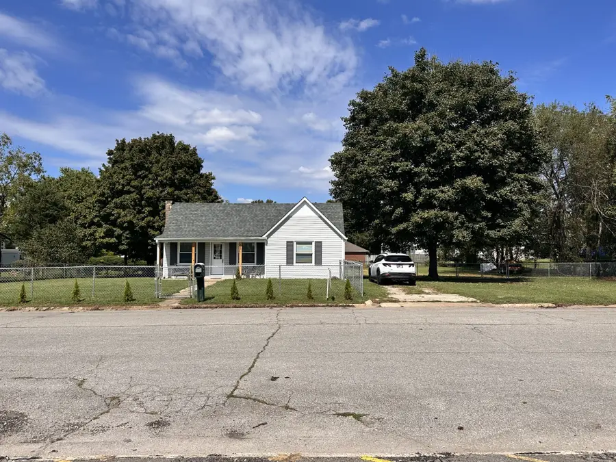 426 Frank St, Lawrenceburg, TN 38464 - #3
