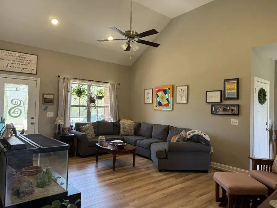 731 Mount Vernon Rd, Bethpage, TN 37022 - #3