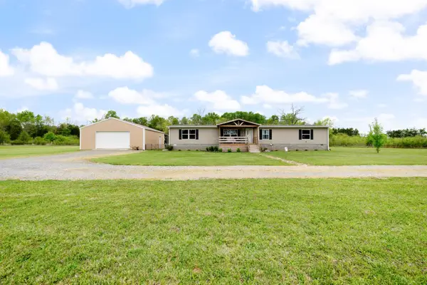 7112 Cobb Rd, Christiana, TN 37037