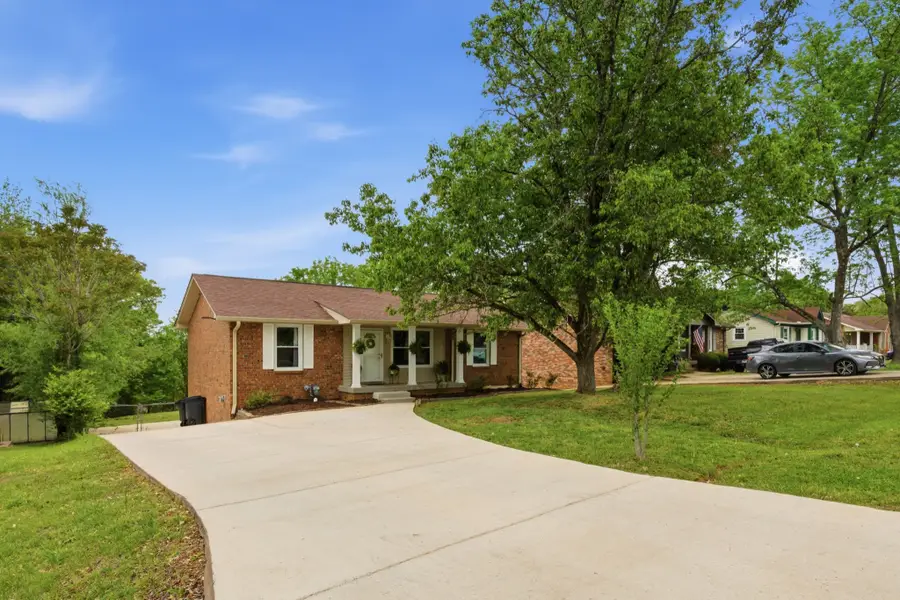 185 Township Dr, Hendersonville, TN 37075 - #2