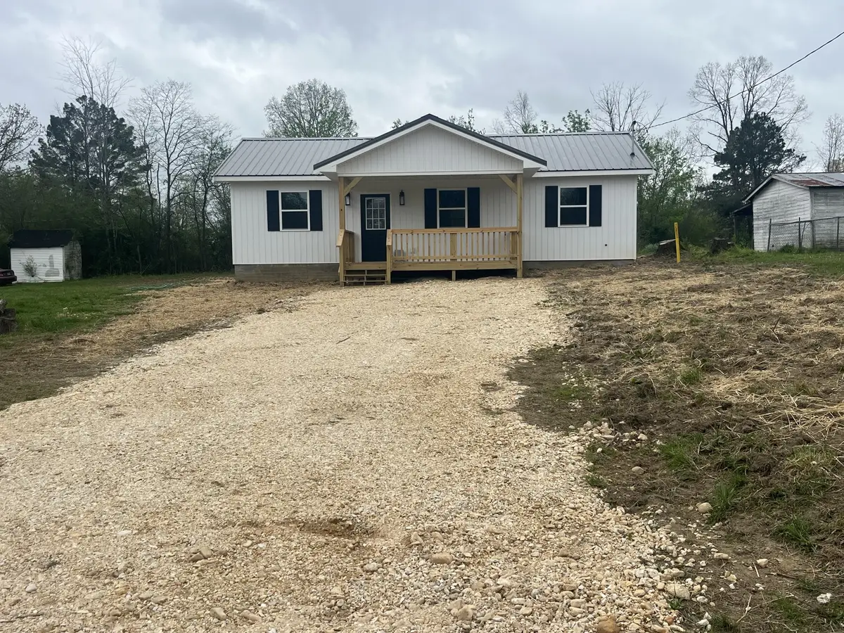 221 Ohio St, Collinwood, TN 38450 - #1