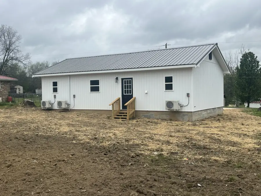 221 Ohio St, Collinwood, TN 38450 - #3