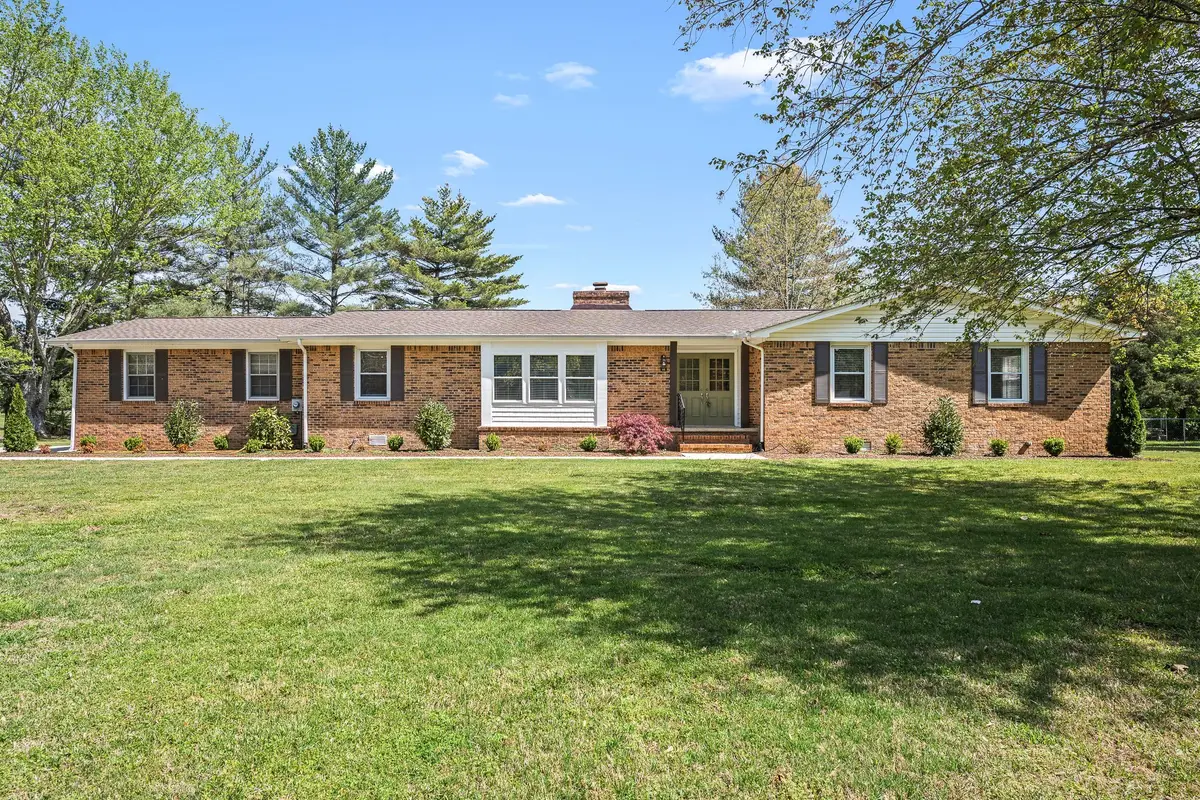 906 Country Club Drive, Tullahoma, TN 37388 - #1