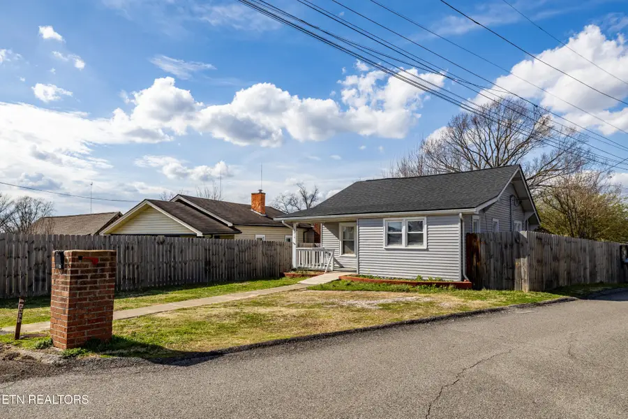 2217 Mccroskey Ave, Knoxville, TN 37917 - #2
