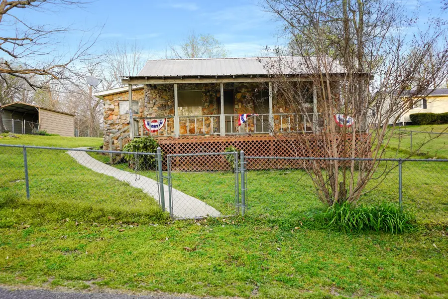 430 Spring St, Erin, TN 37061 - #2