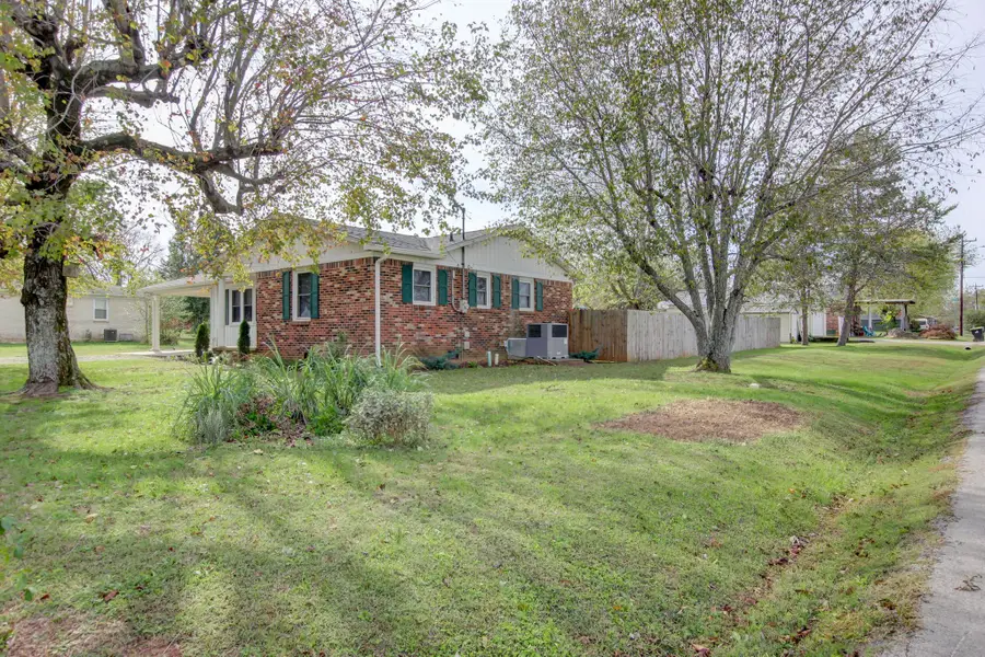 102 Kimberly St, Elkton, KY 42220 - #3