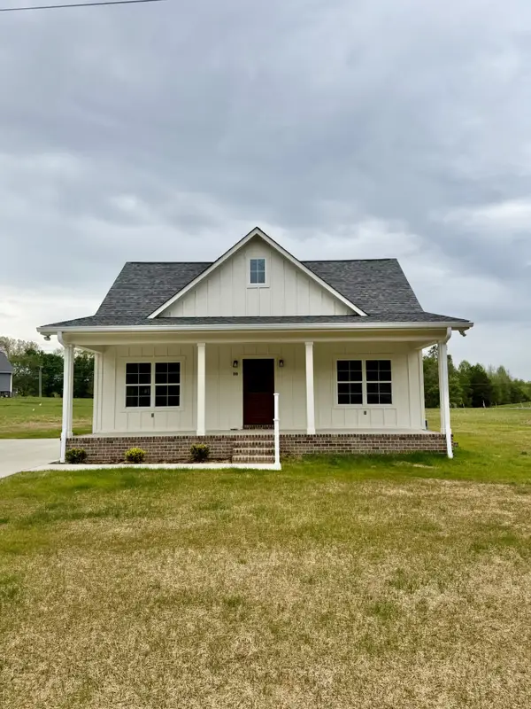 909 Hickory St, Lawrenceburg, TN 38464