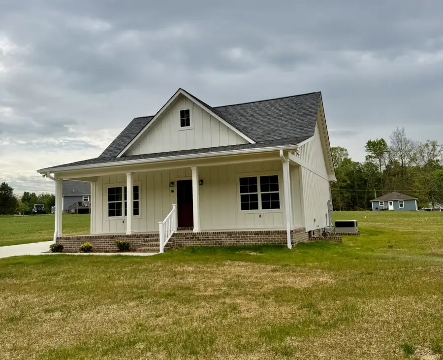 909 Hickory St, Lawrenceburg, TN 38464 - #3