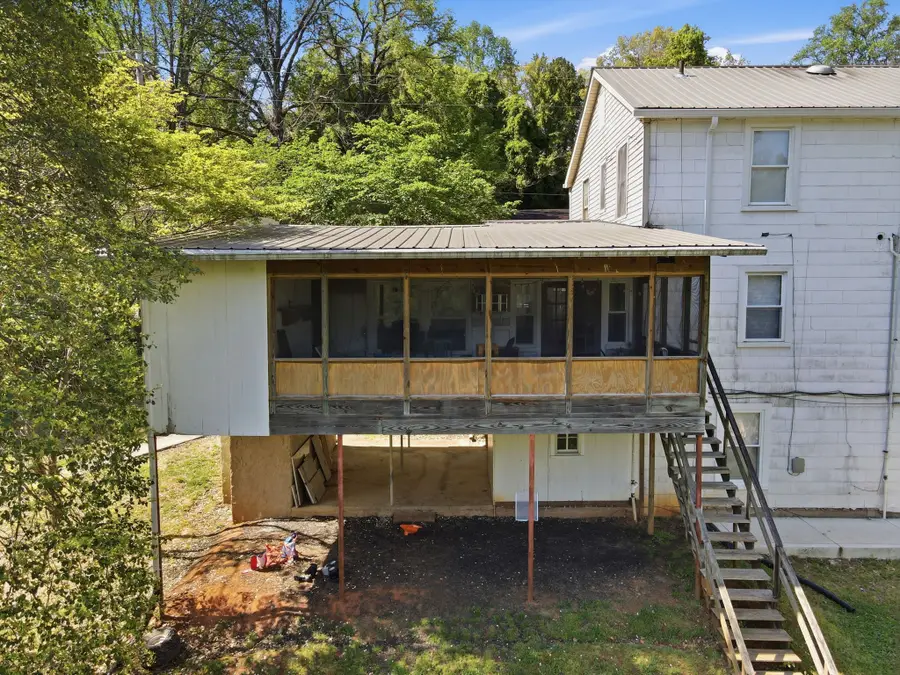 212 Westwood Dr, McMinnville, TN 37110 - #2