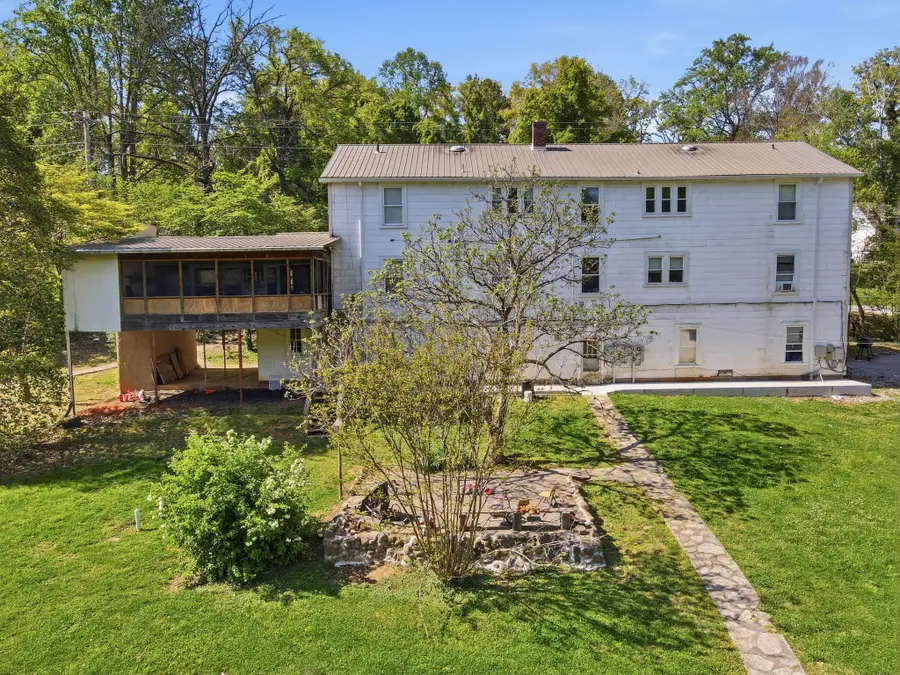 212 Westwood Dr, McMinnville, TN 37110 - #3