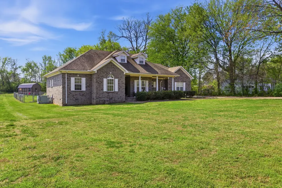 435 Long St W, McEwen, TN 37101 - #2