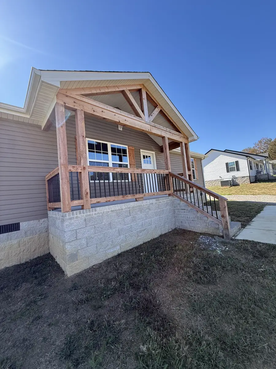 1190 Hutchins Rd, McMinnville, TN 37110 - #2