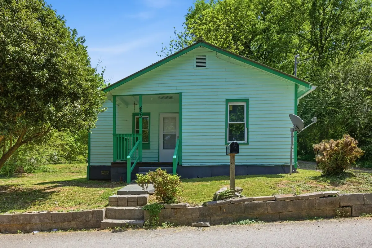 433 Jones St, Pulaski, TN 38478 - #1