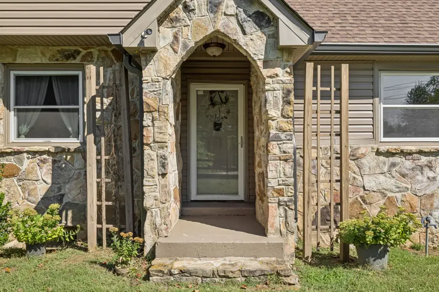 701 Hafner Rd, Charlotte, TN 37036 - #3