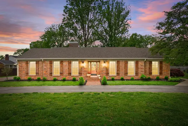 303 Deepwood Dr, Hopkinsville, KY 42240