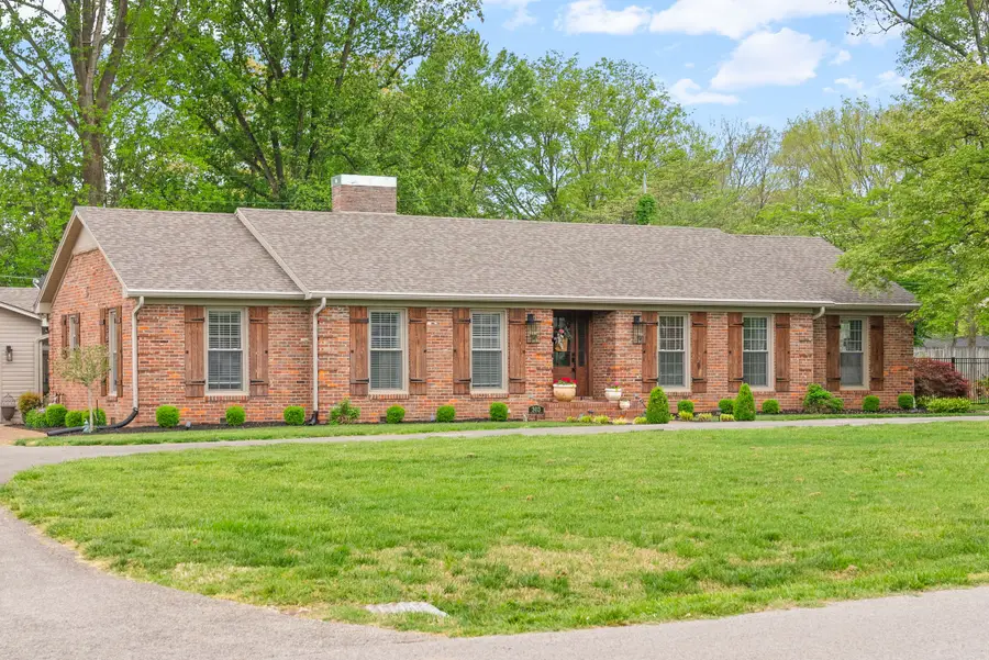 303 Deepwood Dr, Hopkinsville, KY 42240 - #2