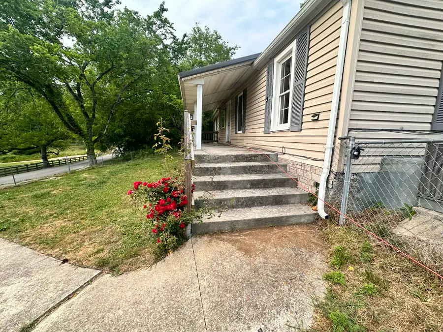 862 W Madison St, Pulaski, TN 38478 - #2