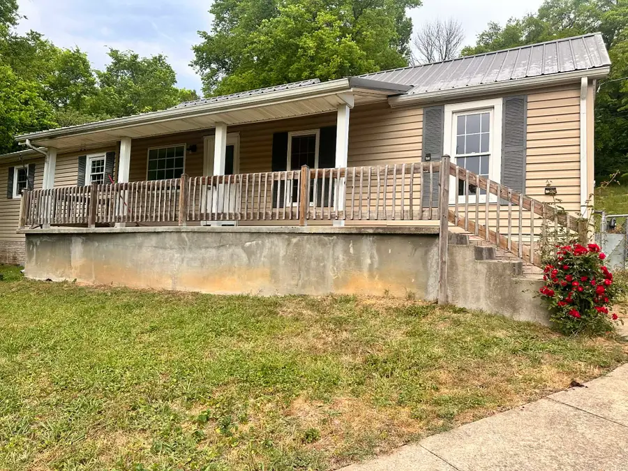 862 W Madison St, Pulaski, TN 38478 - #3