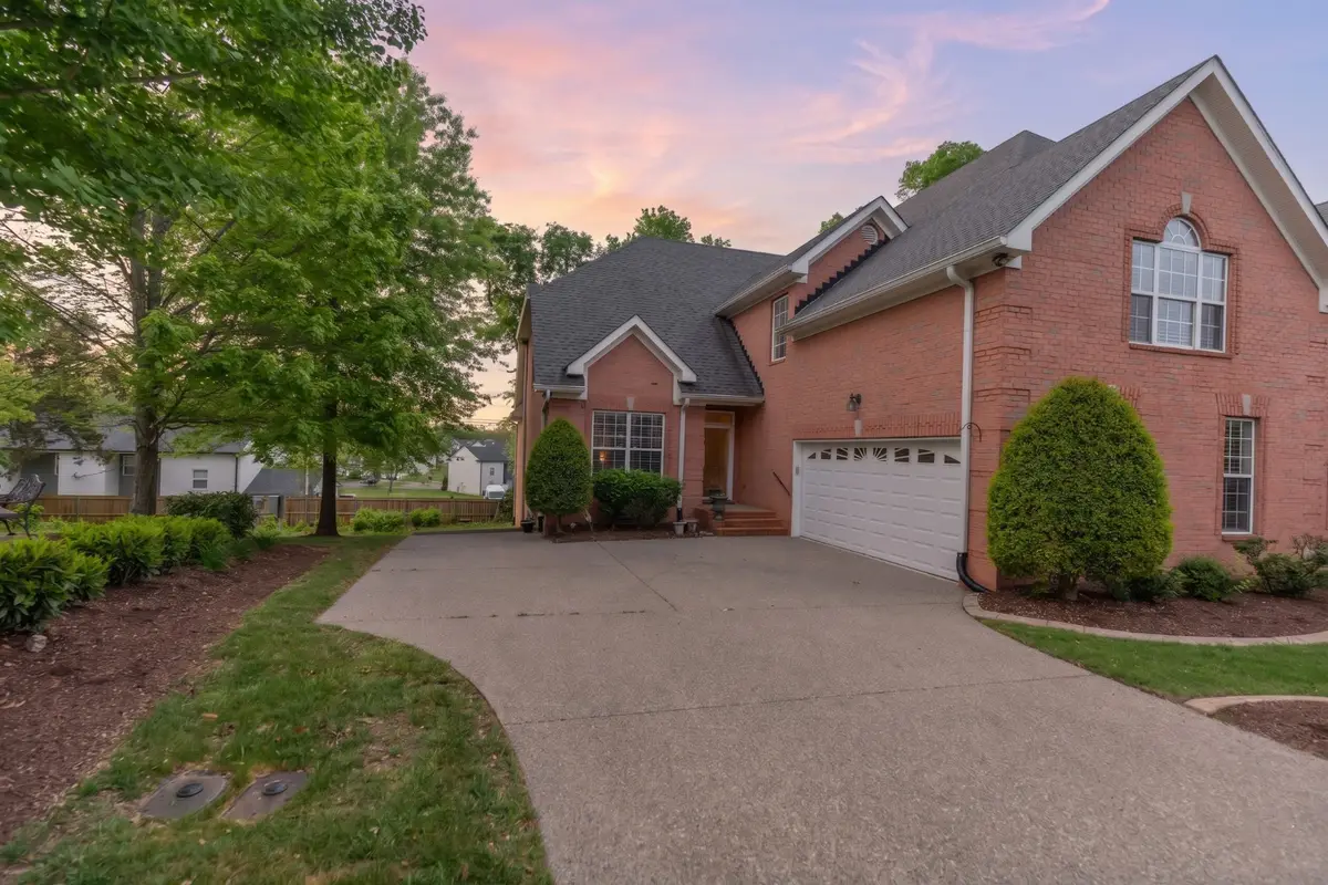 131 Belmont Cir, Hendersonville, TN 37075 - #1