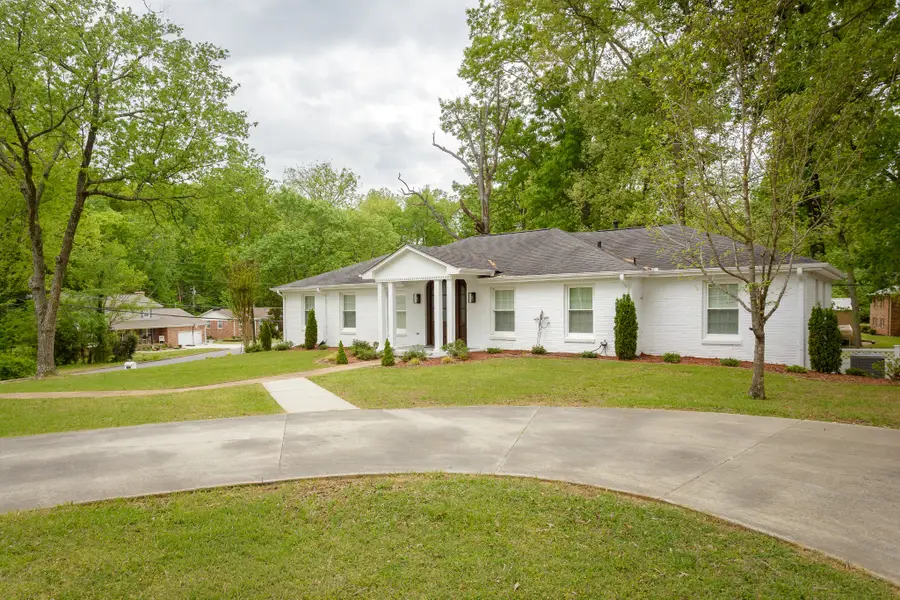 102 Colonial Dr, Florence, AL 35633 - #3