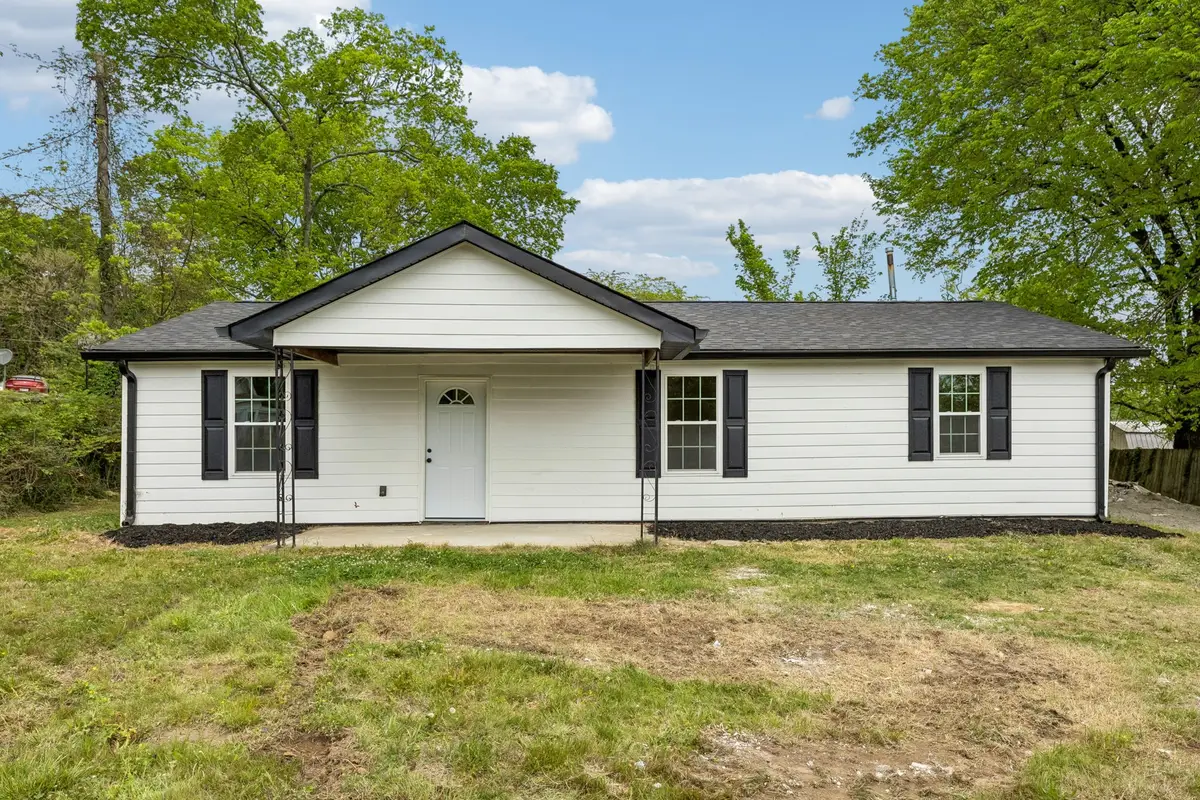 330 W Washington St, Pulaski, TN 38478 - #1