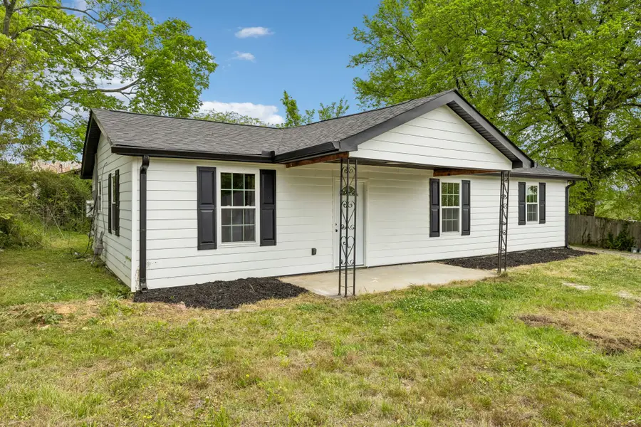 330 W Washington St, Pulaski, TN 38478 - #3