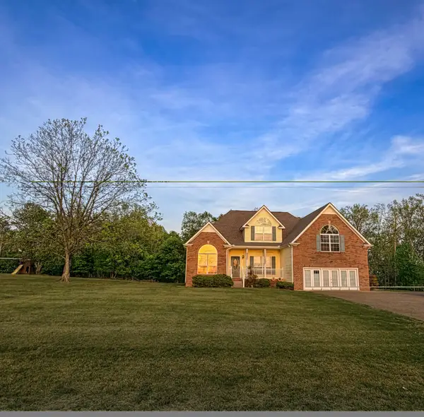 813 Shun Pike, Cottontown, TN 37048