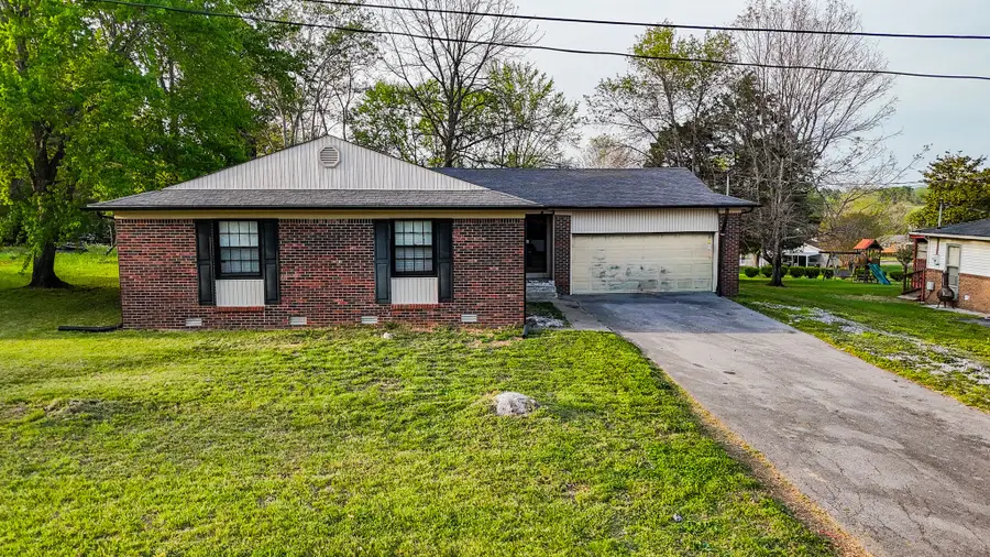 206 Hilltop Dr, Shelbyville, TN 37160 - #2
