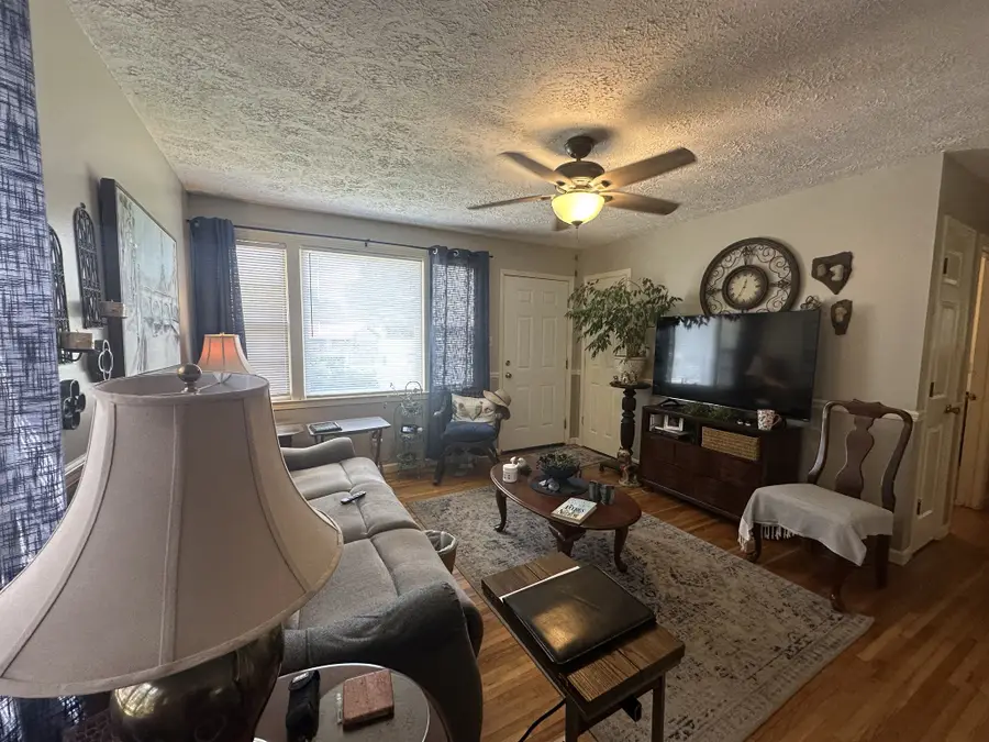 204 Crest Dr, Hopkinsville, KY 42240 - #3