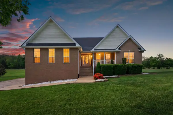 1014 Somerville Dr, Cottontown, TN 37048