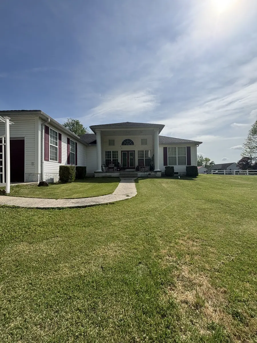 206 Dreaden St, Waverly, TN 37185 - #3