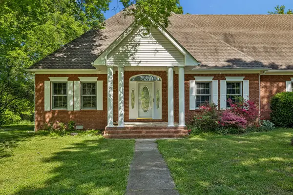 1019 Hilton Ln, Castalian Springs, TN 37031