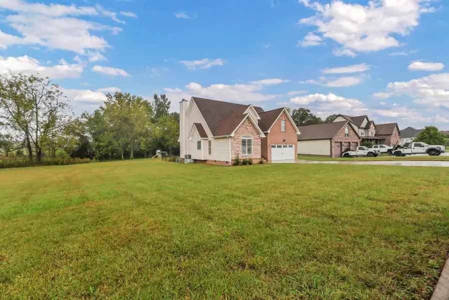 1042 Taits Station Dr, Clarksville, TN 37040 - #2