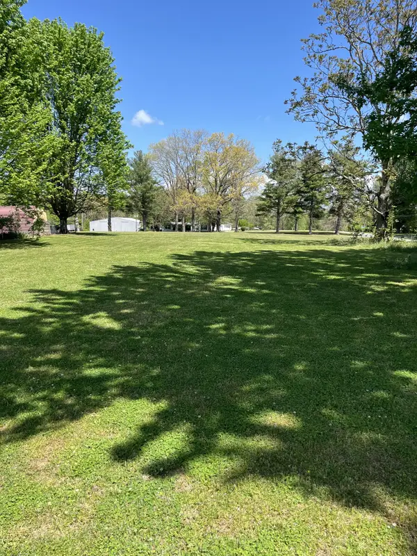 107 6th St, Monteagle, TN 37356